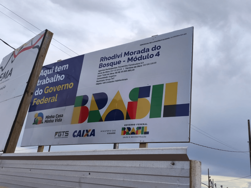 🏡 Sinop terá 1.645 casas construídas com mais de R$ 359 milhões do Governo Federal no Residencial Morada do Bosque, na MT-140 sentido Santa Carmem.

As placas do Governo Federal ficaram quase escondidas no fundo da obra… mas o concreto entrega a verdade. 🇧🇷